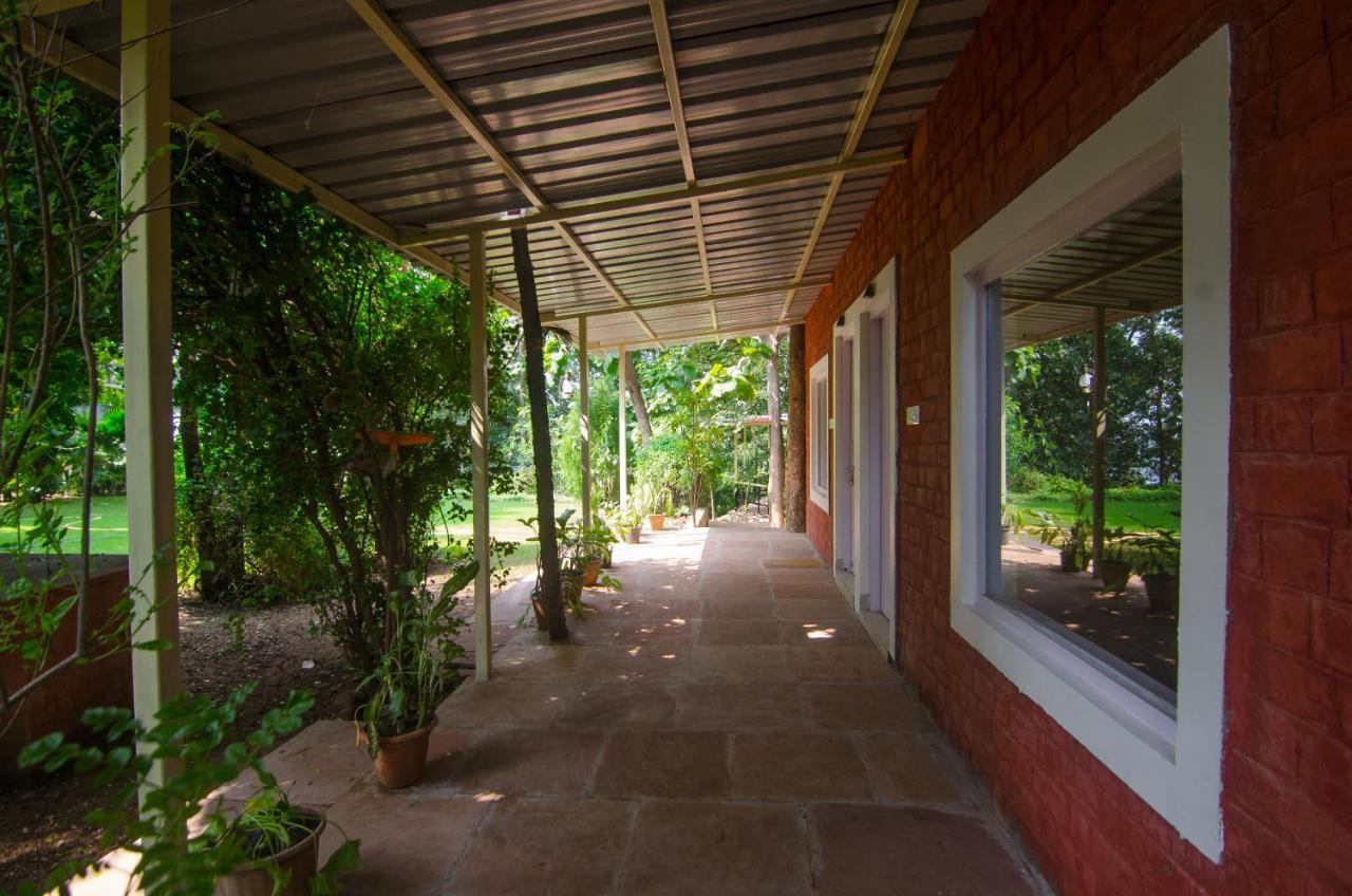 Готель Kolar Jungle Retreat Lawa Khadi Екстер'єр фото
