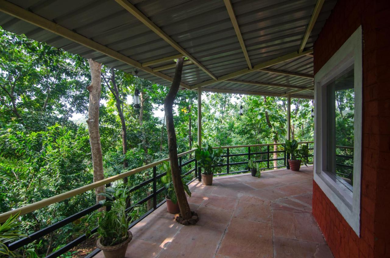 Готель Kolar Jungle Retreat Lawa Khadi Екстер'єр фото