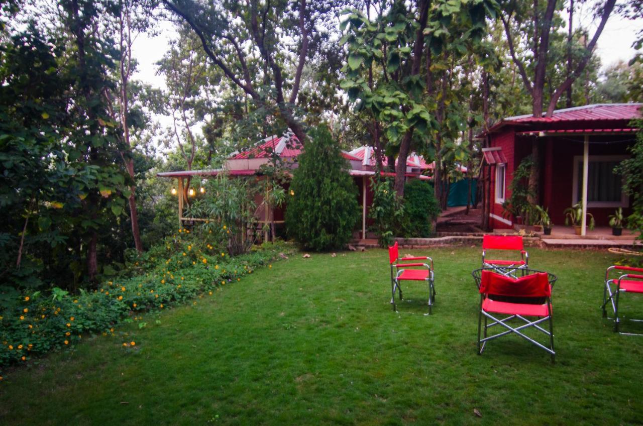 Готель Kolar Jungle Retreat Lawa Khadi Екстер'єр фото