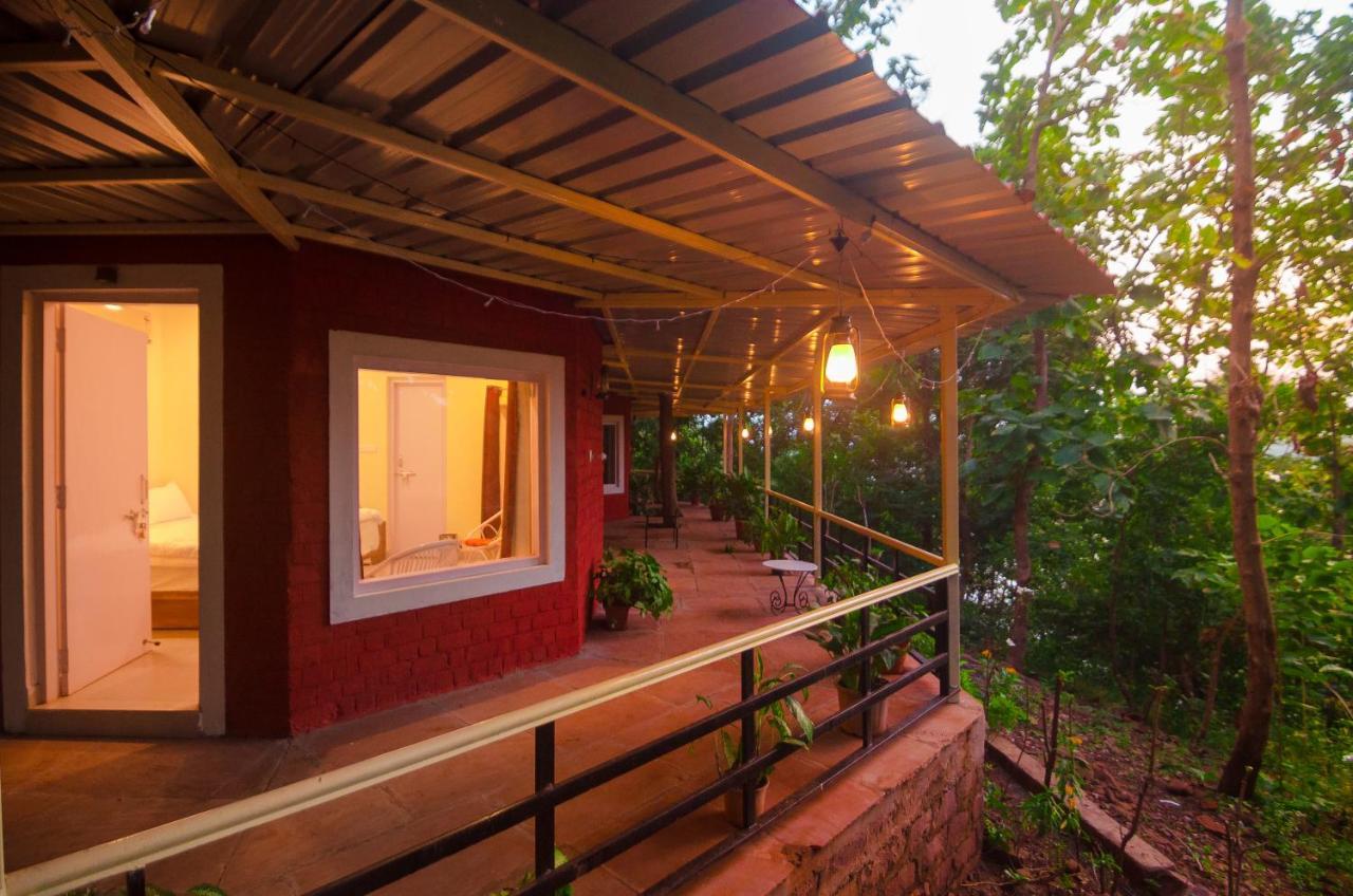 Готель Kolar Jungle Retreat Lawa Khadi Екстер'єр фото