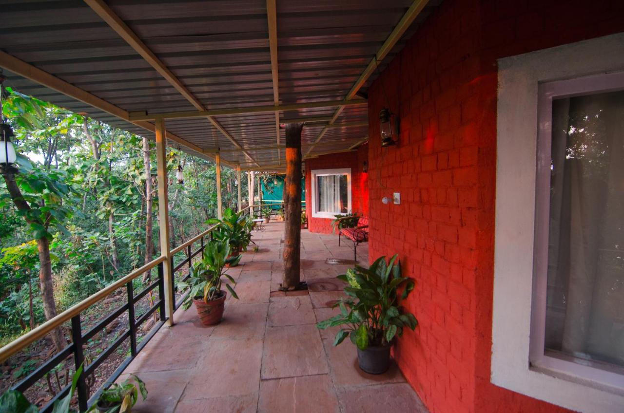 Готель Kolar Jungle Retreat Lawa Khadi Екстер'єр фото